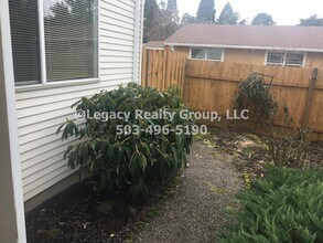 6635-6639-6639 SE 97th Ave in Portland, OR - Foto de edificio - Building Photo