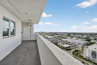 15051 Royal Oaks Ln in North Miami, FL - Building Photo - Building Photo