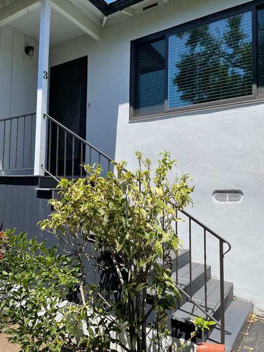 1025 N Milpas St in Santa Barbara, CA - Building Photo