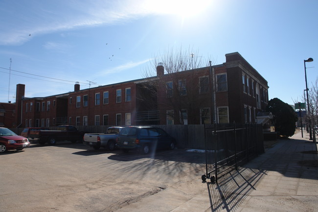 Ellington Apartment in Wichita, KS - Building Photo - Building Photo