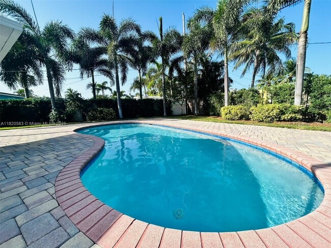 328 SE 6th Ave in Deerfield Beach, FL - Building Photo - Building Photo