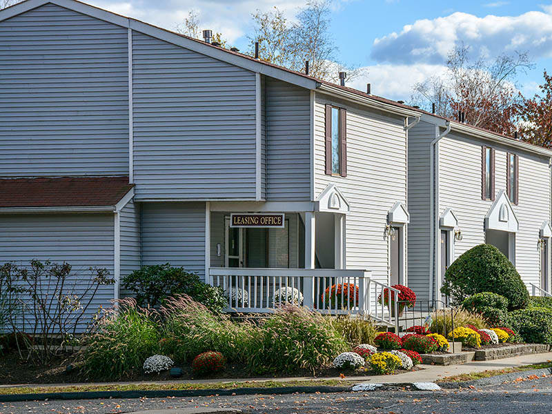 168 Fox Hill Ln in Enfield, CT - Foto de edificio