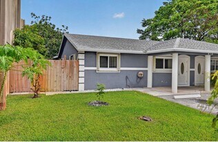 1615 Shirley Ct in Lantana, FL - Building Photo