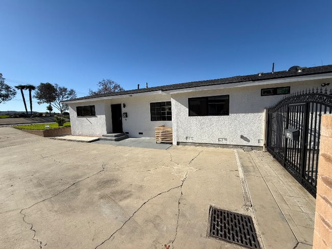 1051 E Badillo St in Covina, CA - Building Photo - Building Photo