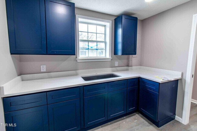 1129 Cherry St in Kingsport, TN - Building Photo - Building Photo