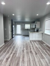 845 W Oak St in Lebanon, OR - Building Photo - Building Photo