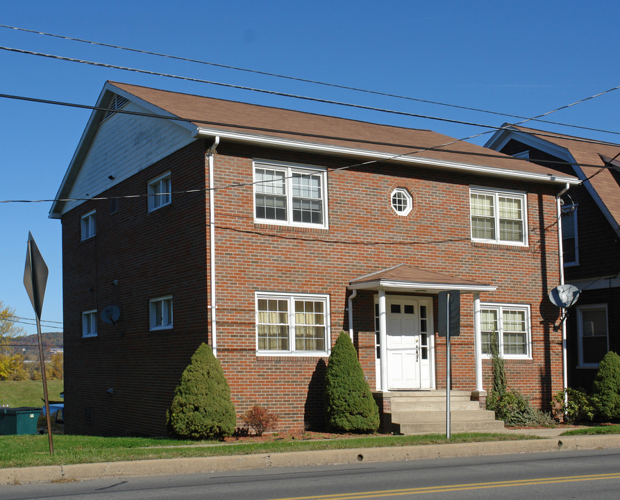 1710 Riverside Dr in Williamsport, PA - Building Photo