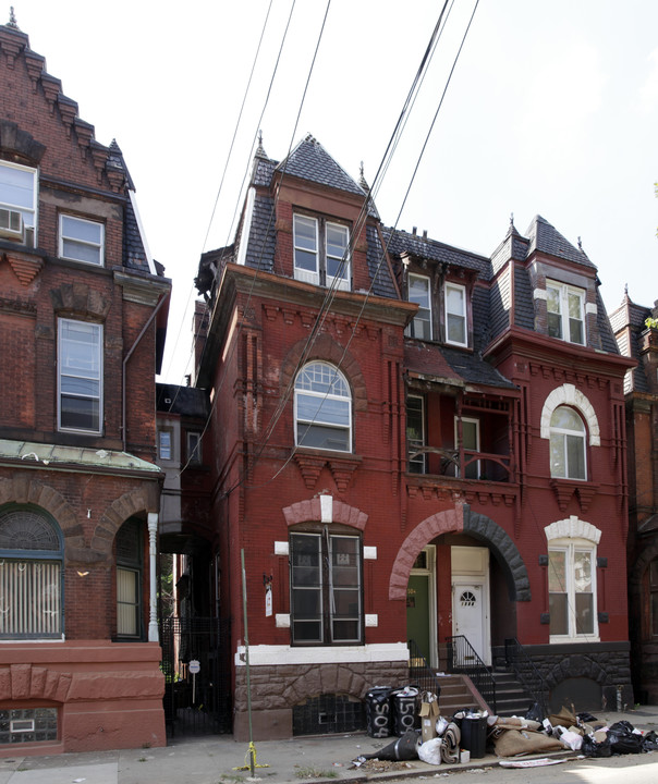 1504 N 17th St in Philadelphia, PA - Building Photo