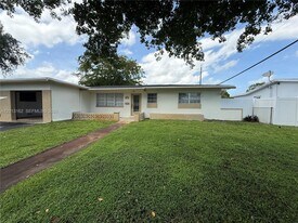 7611 NW 2nd St in Pembroke Pines, FL - Building Photo