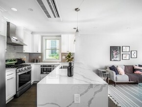 58 Byron St, Unit 1 in Boston, MA - Foto de edificio - Building Photo