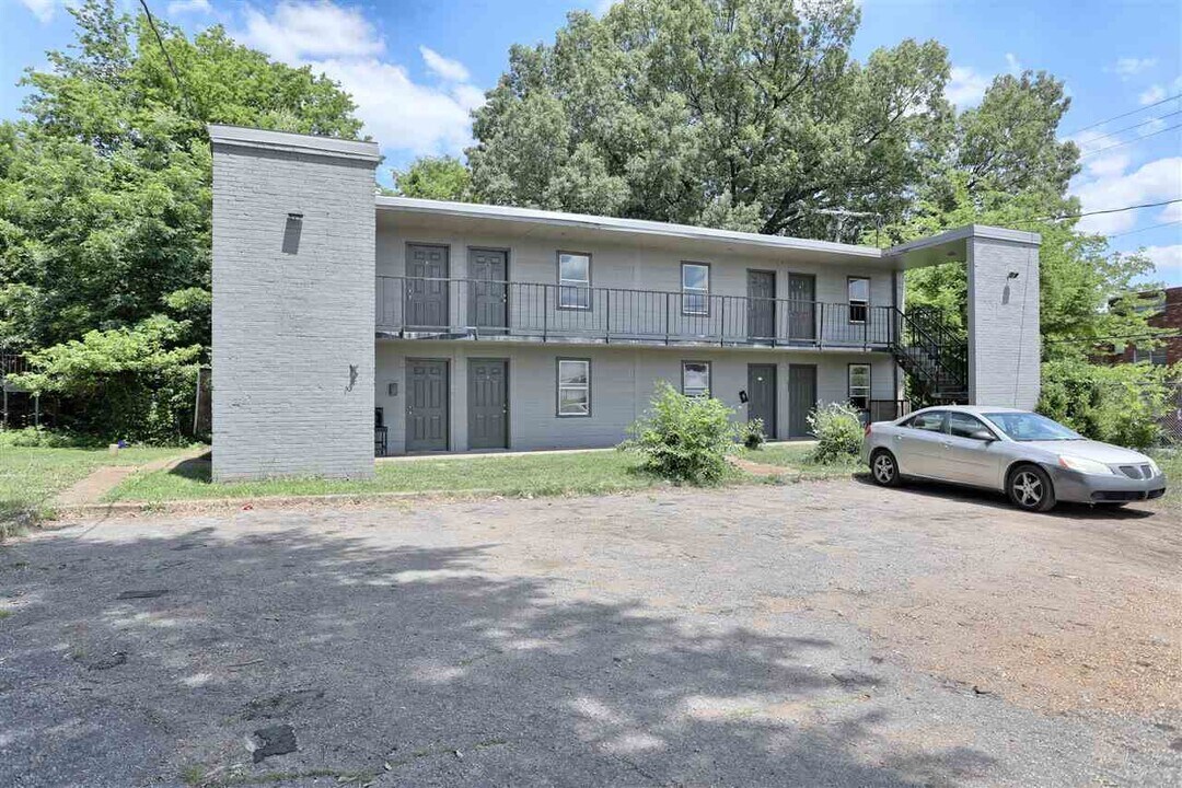 2444 Ketchum Rd in Memphis, TN - Building Photo