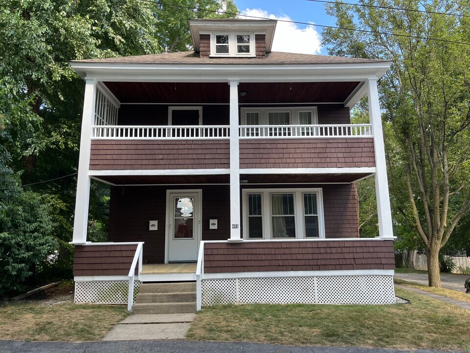 465 Beacon St, Unit #1 in Manchester, NH - Foto de edificio