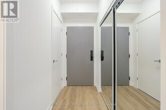 3071 Trafalgar Rd in Oakville, ON - Building Photo - Building Photo