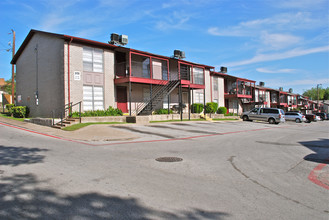 Rosa Vista Apartments in Dallas, TX - Building Photo - Building Photo