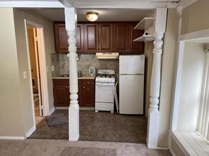 918 N Central Ave, Unit Carriage house in Woodmere, NY - Building Photo - Building Photo