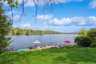 224 Lake Shore Rd in Putnam Valley, NY - Building Photo - Building Photo