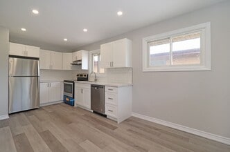 6 Rockcliffe St in Oshawa, ON - Building Photo - Building Photo