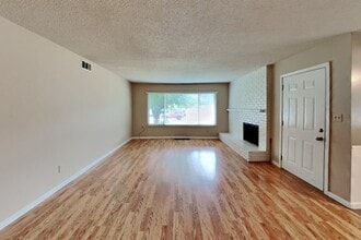 1029-1029 Woodshire Way in Sacramento, CA - Building Photo - Building Photo