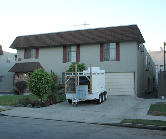 10925 Peachgrove St in North Hollywood, CA - Building Photo - Building Photo