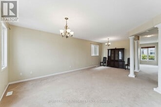 215 Huntsville Dr in Ottawa, ON - Building Photo - Building Photo