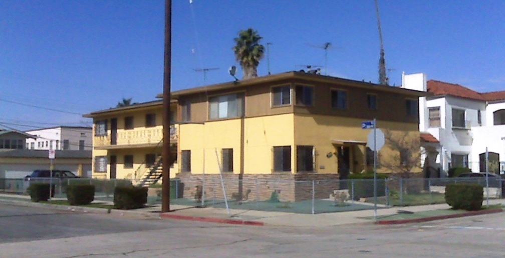 3305 W 21st St in Los Angeles, CA - Building Photo