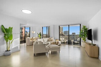 3300 NE 191st St in Aventura, FL - Building Photo - Building Photo