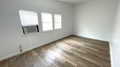 5523 Avenue O 1/2 in Galveston, TX - Building Photo - Building Photo