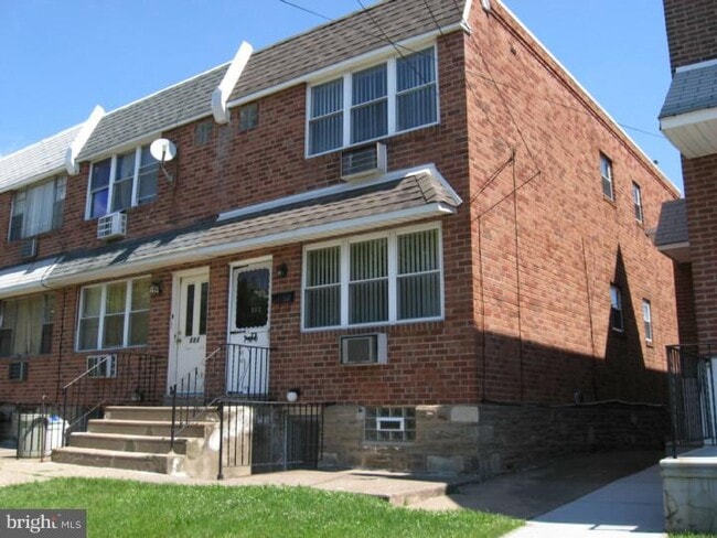 property at 553 Fanshawe St