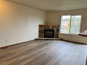 1625 E Coeur D Alene Ave in Post Falls, ID - Building Photo - Building Photo