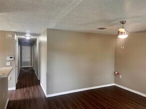 1911 Gallagher St in Dallas, TX - Building Photo - Building Photo