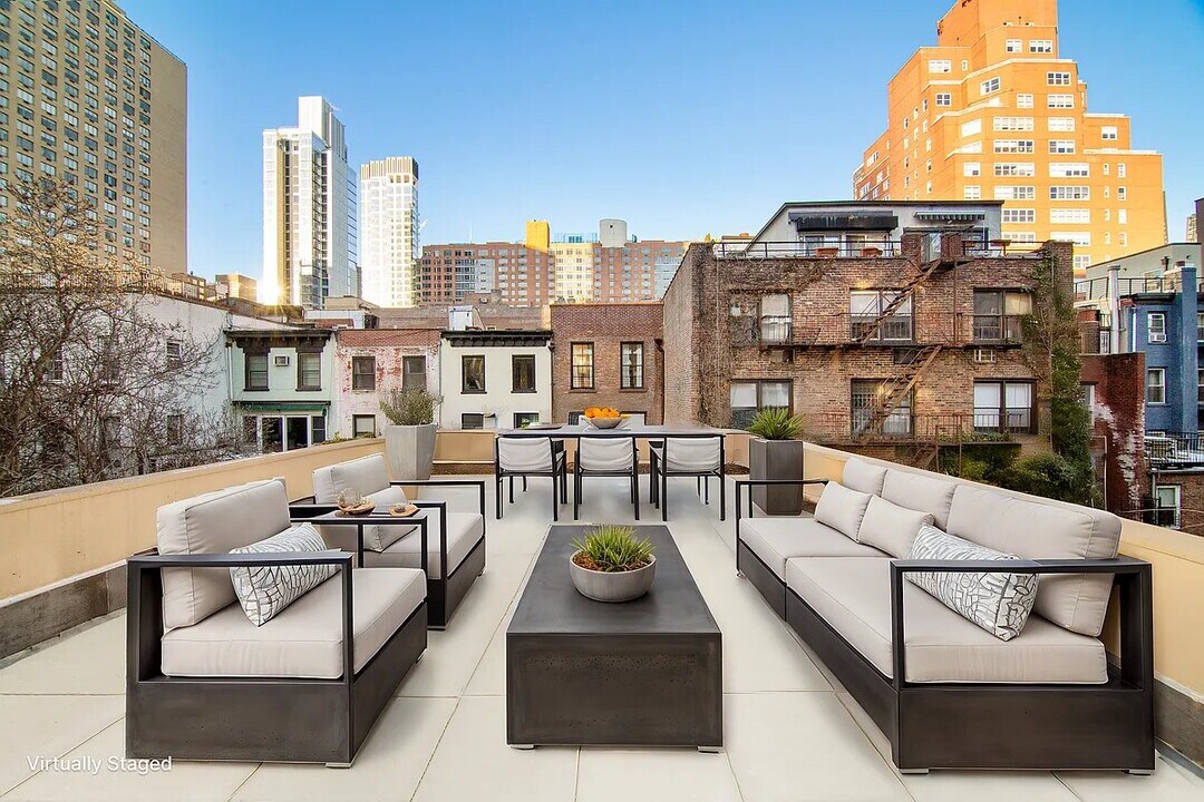 237 E 31st St in New York, NY - Building Photo