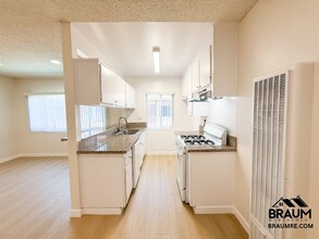 5461 Kester Ave in Los Angeles, CA - Building Photo - Building Photo