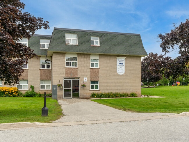 Sydenham Manor Apartments in Owen Sound, ON - Building Photo - Building Photo