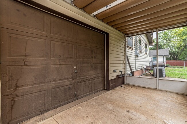 1011 Skyline Dr in Junction City, KS - Building Photo - Building Photo