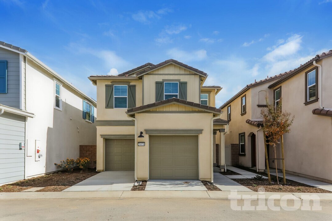 29370 Cumaru Ct in Winchester, CA - Building Photo