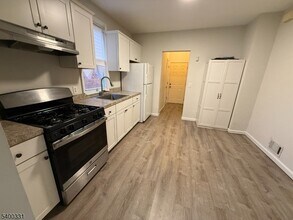 148 Franklin Ave in Nutley, NJ - Foto de edificio - Building Photo