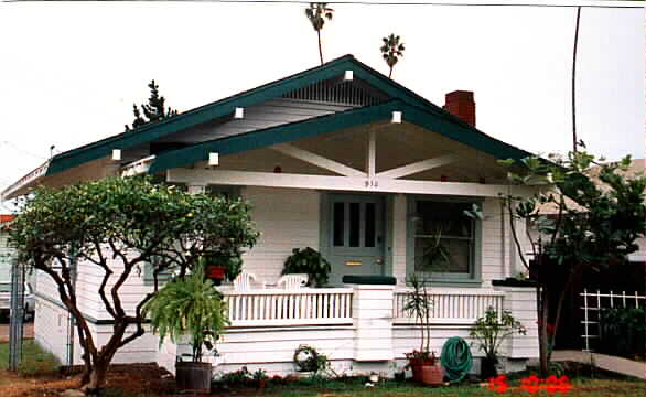 906-918 E Santa Clara St in Ventura, CA - Building Photo - Building Photo