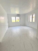 25 Navarre Ave in Coral Gables, FL - Building Photo - Building Photo