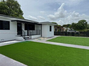 1210 NW 123rd St in North Miami, FL - Building Photo - Building Photo