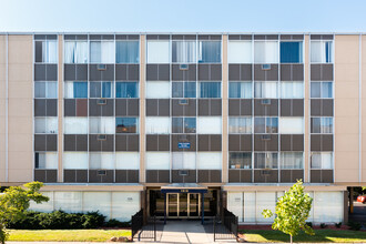 Bradford House in Ann Arbor, MI - Foto de edificio - Building Photo