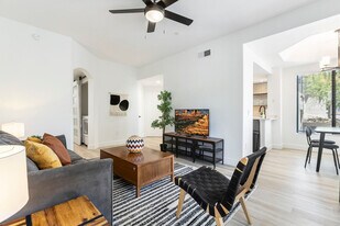 15608 N 71st St, Unit ID1035269P in Scottsdale, AZ - Building Photo