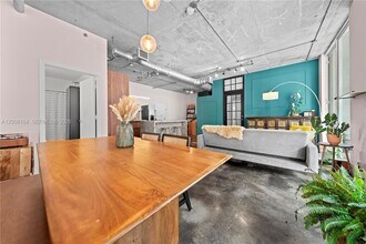 444 NE 30th St, Unit 602 in Miami, FL - Foto de edificio - Building Photo