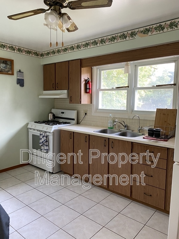 186 Collison Ave in Peterborough, ON - Building Photo - Building Photo