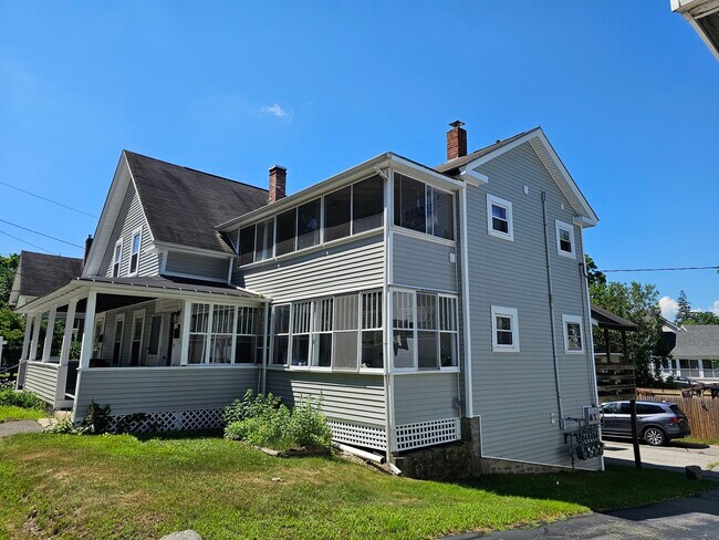 271 Village St in Concord, NH - Building Photo - Building Photo