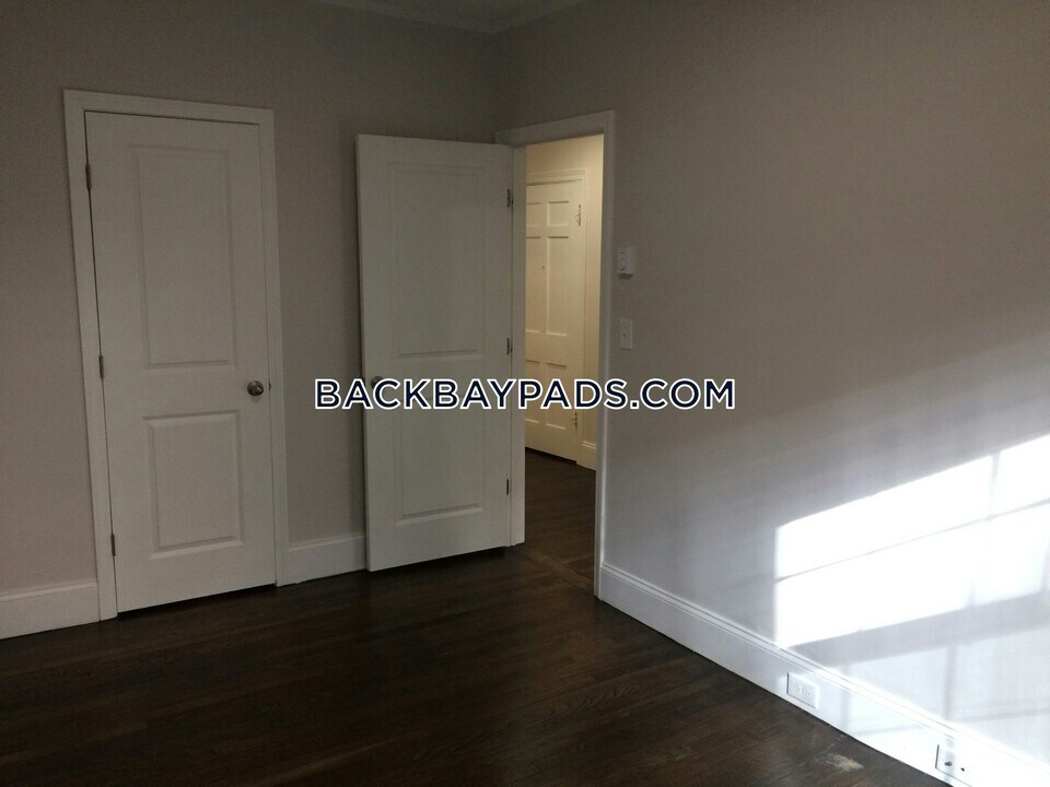 52 Clearway St, Unit 8 in Boston, MA - Building Photo