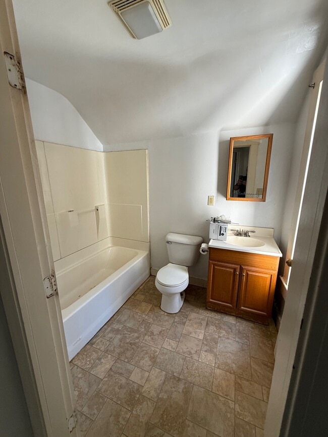 990 S Main St, Unit 2 in Athol, MA - Building Photo - Building Photo