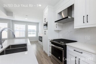 34703 Old Yale Rd in Abbotsford, BC - Building Photo - Building Photo