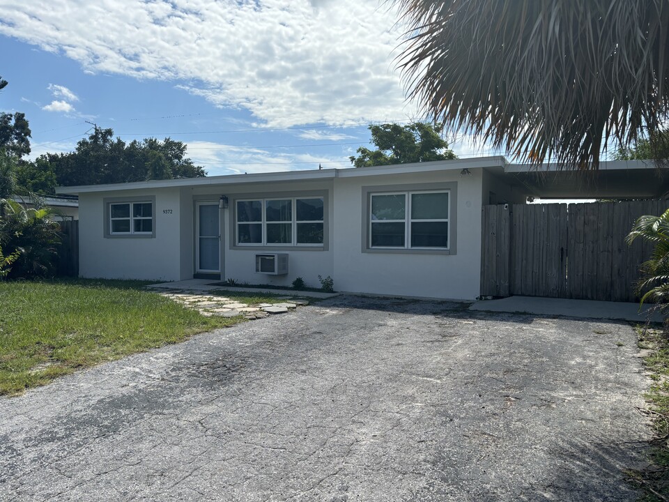 9372 88th Way N in Seminole, FL - Building Photo