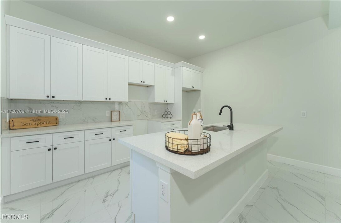 729 Giorgio Ave in Lehigh Acres, FL - Building Photo