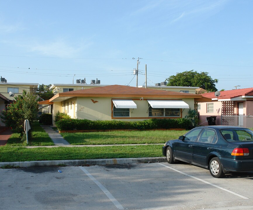 1960 NE 168th St in Miami, FL - Building Photo